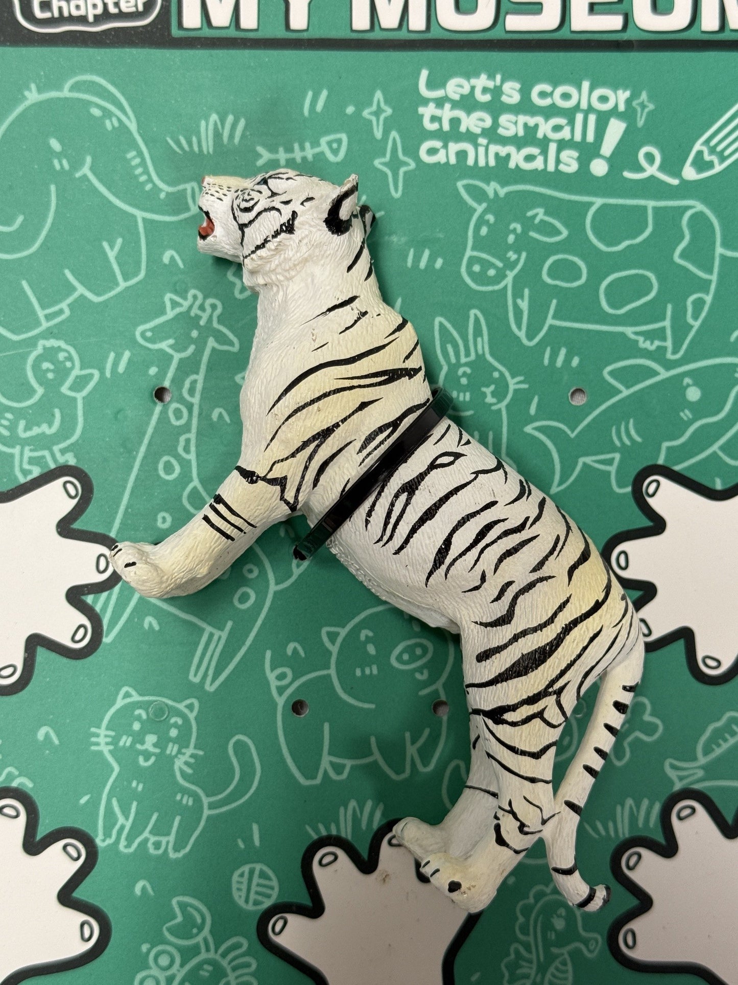 Plastic White Tiger on Card 5.5"