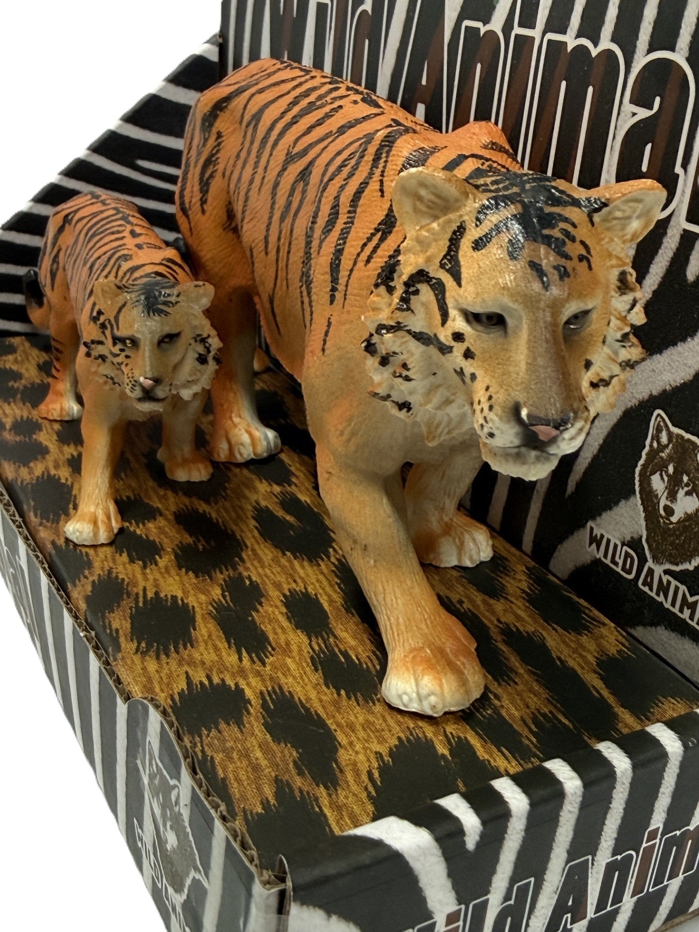 Mother and Daughter Tiger Figurine Set