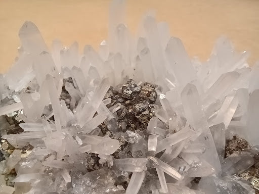 Collectible Quartz Crystal - 22 - DinosOnly.com